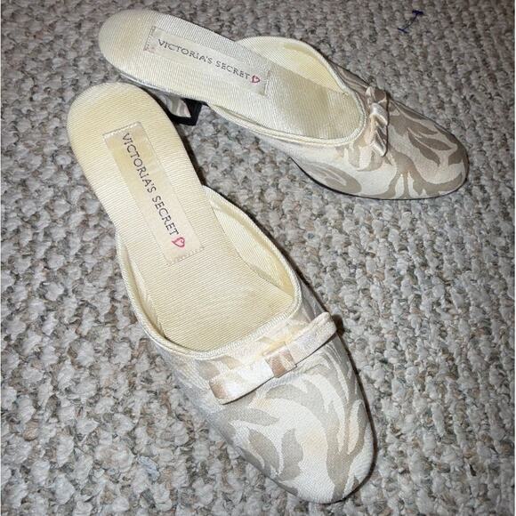 Vintage Victorious Secret Kitten Heels - Picture 3 of 3